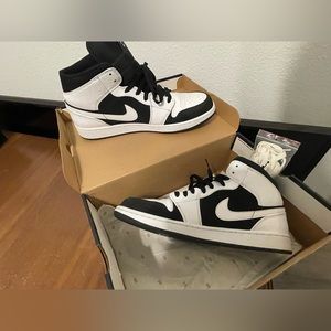 Air Jordan mid (2018 tuxedo)